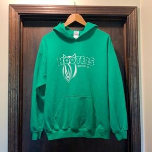 Men’s Hooters Sweatshirt